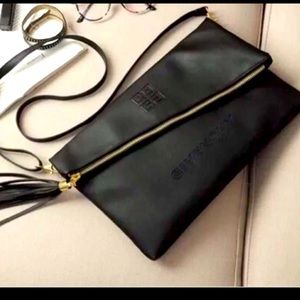NWOT Givenchy 2 Way Shoulder & Clutch Bag Pouch Black Leather 21x33cm